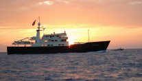 Yacht BLEU DE NIMES -  At Sunset